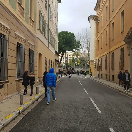 Studette En Plein Coeur Du Vieux نيس