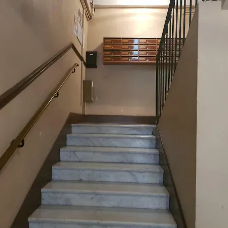 Studette En Plein Coeur Du Vieux نيس