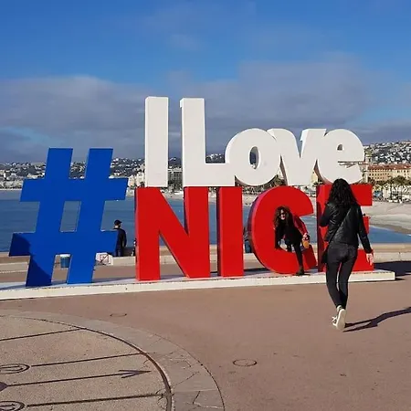 Studette En Plein Coeur Du Vieux Apartman *
