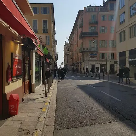 Studette En Plein Coeur Du Vieux