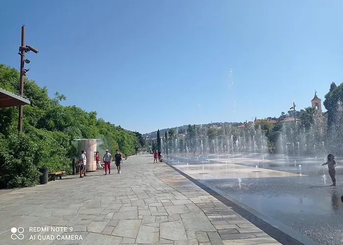 Studette En Plein Coeur Du Vieux Nice